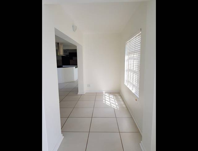3 BEDROOM FREEHOLD SOLD IN CLIFTON HILL ESTATE